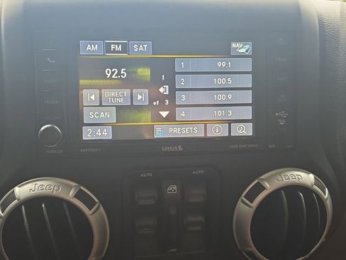 Used 2014 Jeep Wrangler Unlimited Sahara w/ Connectivity Group image 21