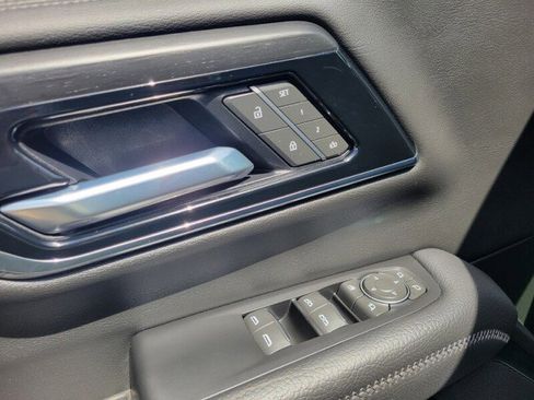 Used 2025 GMC Yukon Denali AWD/4WD image 11