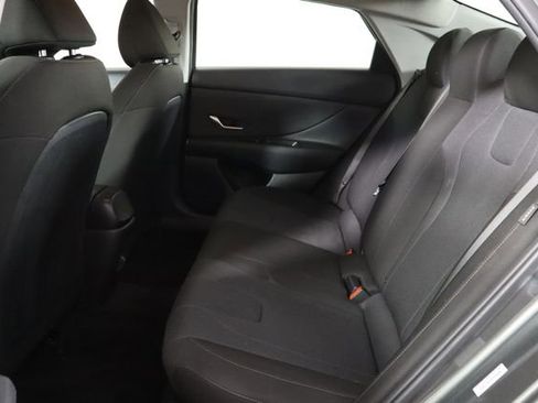 Used 2025 Hyundai Elantra SE FWD image 14