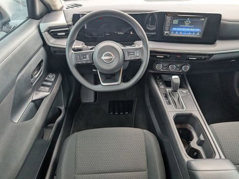 Used 2025 Nissan Kicks S FWD image 11