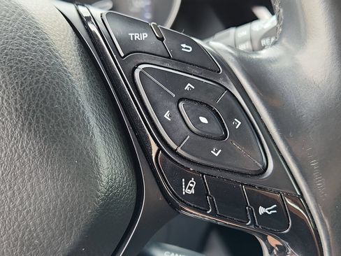 Used 2019 Toyota C-HR XLE FWD image 19