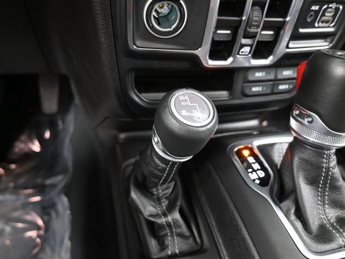 Used 2024 Jeep Gladiator Sport w/ Premium Package image 27