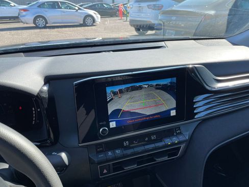 Used 2025 Toyota Camry LE image 17