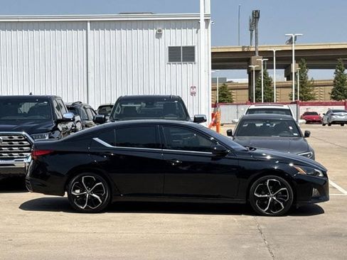Used 2023 Nissan Altima 2.5 SR FWD image 3