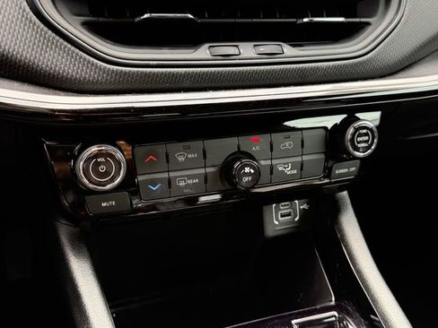 Used 2024 Jeep Compass Latitude w/ Altitude Special Edition AWD/4WD image 23