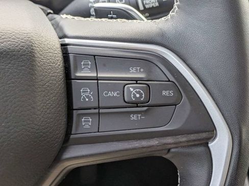Certified 2022 Jeep Grand Cherokee Limited w/ Luxury Tech Group II RWD image 28