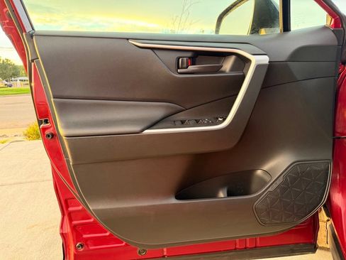 Used 2019 Toyota RAV4 LE w/ All Weather Liner Package AWD/4WD image 10