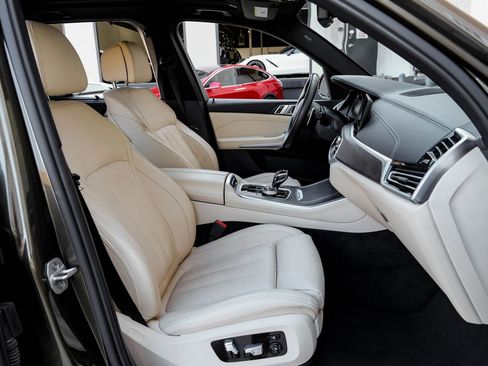 Used 2022 BMW X5 xDrive40i w/ M Sport Package image 46