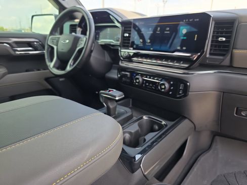 Used 2024 Chevrolet Silverado 1500 ZR2 w/ Technology Package AWD/4WD image 17