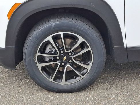 Used 2025 Chevrolet TrailBlazer LT AWD/4WD image 8