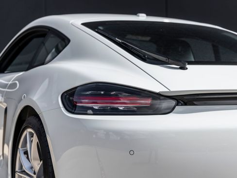 Certified 2024 Porsche 718 Cayman RWD image 15