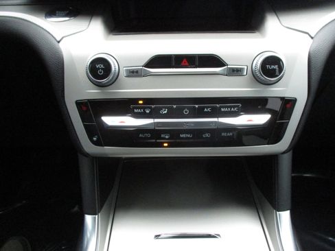 Used 2023 Ford Explorer XLT w/ Equipment Group 202A image 31