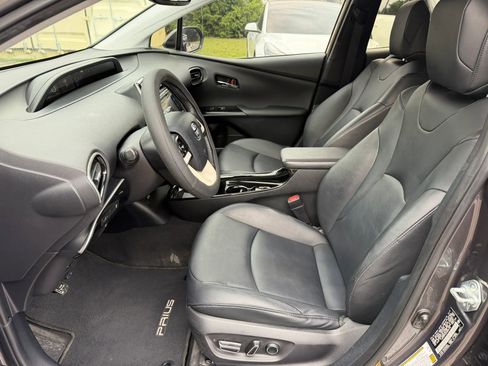 Used 2017 Toyota Prius Four w/ Carpet Mat Package FWD image 15