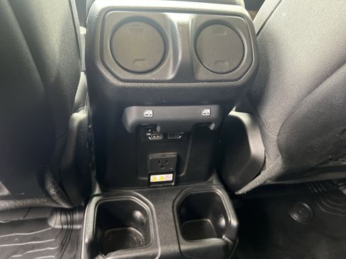 Used 2021 Jeep Wrangler Unlimited Rubicon w/ Safety Group image 29