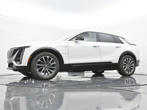 New 2025 Cadillac Lyriq Sport image 16