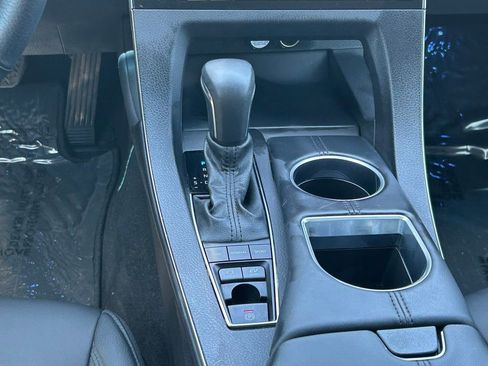 Used 2022 Toyota Avalon XLE FWD image 19