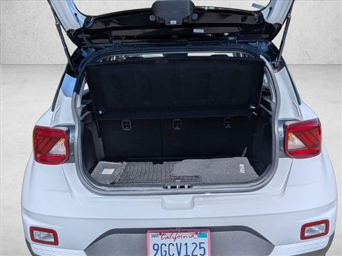 Used 2023 Hyundai Venue Limited FWD image 6