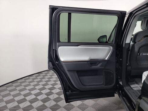 Used 2025 Rivian R1S Premium image 17