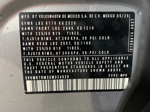 New 2025 Volkswagen Tiguan SE image 31