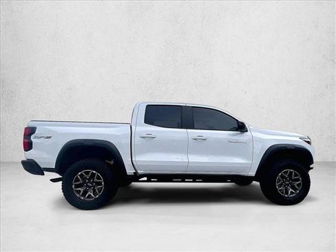Used 2025 Chevrolet Colorado ZR2 w/ Technology Package AWD/4WD image 5