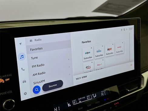 Used 2025 Toyota Sienna Limited image 15