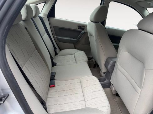 Used 2010 Ford Focus SE FWD image 13