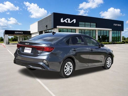 Used 2023 Kia Forte LX FWD image 5