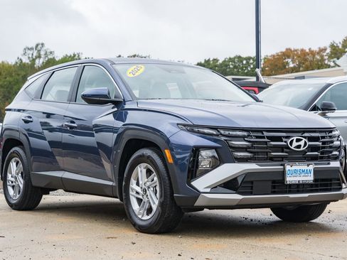 Certified 2025 Hyundai Tucson SE image 1