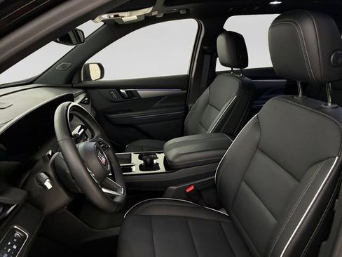 Used 2025 Buick Enclave Preferred w/ Super Cruise Package image 12