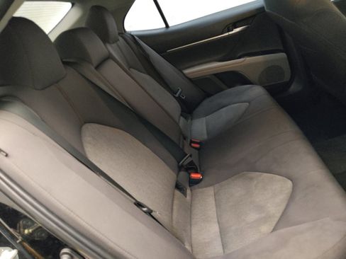 Used 2018 Toyota Camry LE FWD image 19