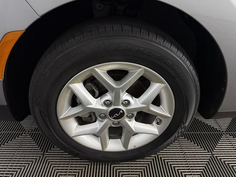Used 2025 Kia Soul LX w/ LX Technology Package FWD image 11