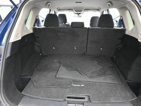 Used 2023 Nissan Rogue SV image 28