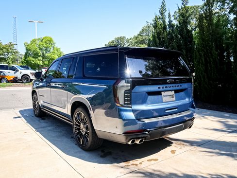 Used 2025 Chevrolet Suburban High Country AWD/4WD image 8