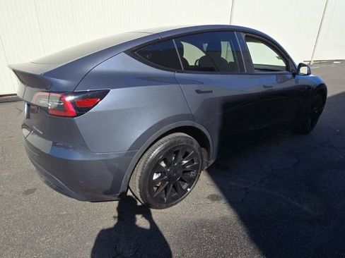 Used 2023 Tesla Model Y Long Range image 7