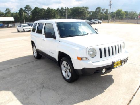 Used 2011 Jeep Patriot Latitude AWD/4WD image 4