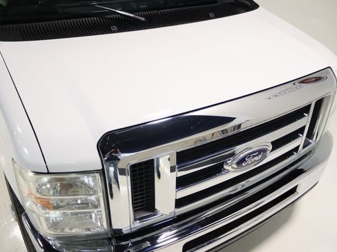 Used 2014 Ford E-350 and Econoline 350 XLT image 23