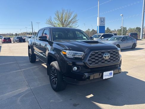 Used 2022 Toyota Tacoma TRD Sport w/ TRD Premium Sport Package image 3