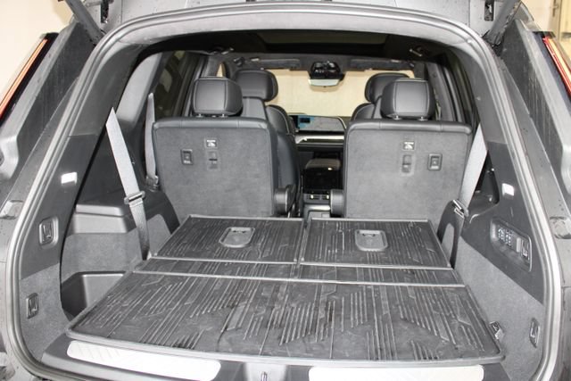 Certified 2026 Cadillac Vistiq Sport w/ LPO, Floor Liner Package AWD/4WD image 40