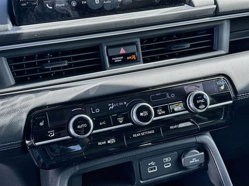 Used 2025 Honda Pilot EX-L image 13
