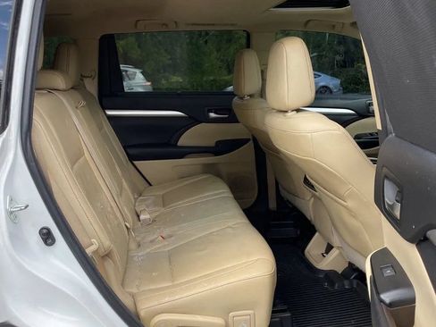 Used 2016 Toyota Highlander XLE AWD/4WD image 25