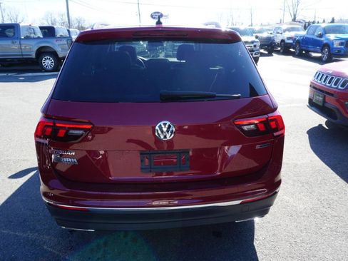 Used 2021 Volkswagen Tiguan SE w/ Panoramic Sunroof Package image 6