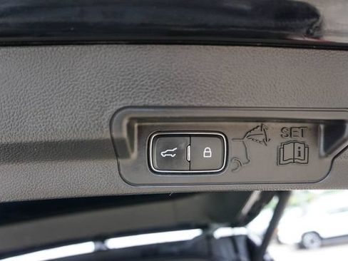 Used 2022 Ford Explorer XLT w/ Equipment Group 202A RWD image 9