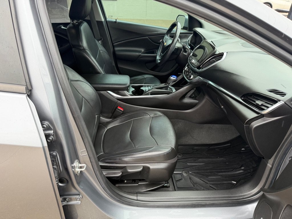 Used 2018 Chevrolet Volt Premier w/ Driver Confidence Package FWD image 13