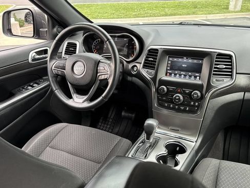 Used 2018 Jeep Grand Cherokee Laredo AWD/4WD image 22