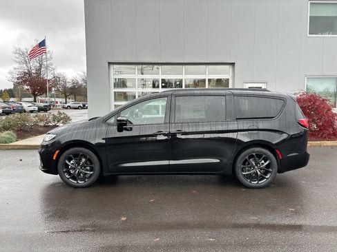 New 2026 Chrysler Pacifica Select w/ S Appearance Package image 2