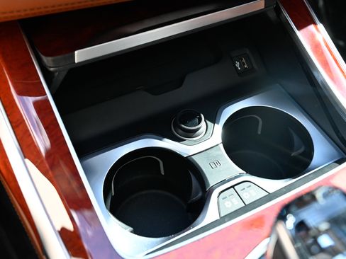 Used 2024 BMW ALPINA XB7 image 31