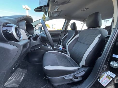 Used 2021 Nissan Versa SV FWD image 5