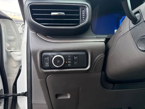 Certified 2023 Ford Explorer Platinum w/ Technology Package image 13