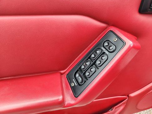 Used 1992 Ford Mustang LX RWD image 16
