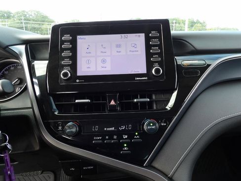 Used 2024 Toyota Camry SE image 17